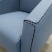 fauteuil-giza-cuir-bleu-couture-gorini