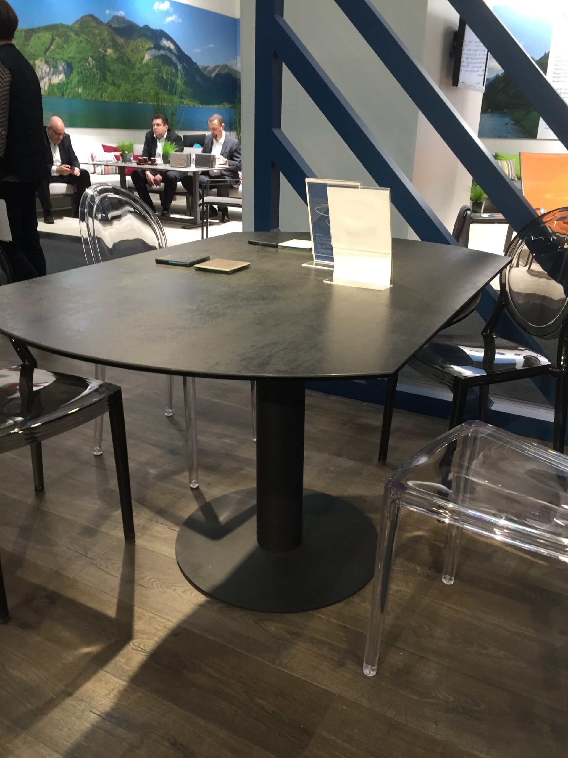 Table ronde avec allonges pivotantes – Image 14